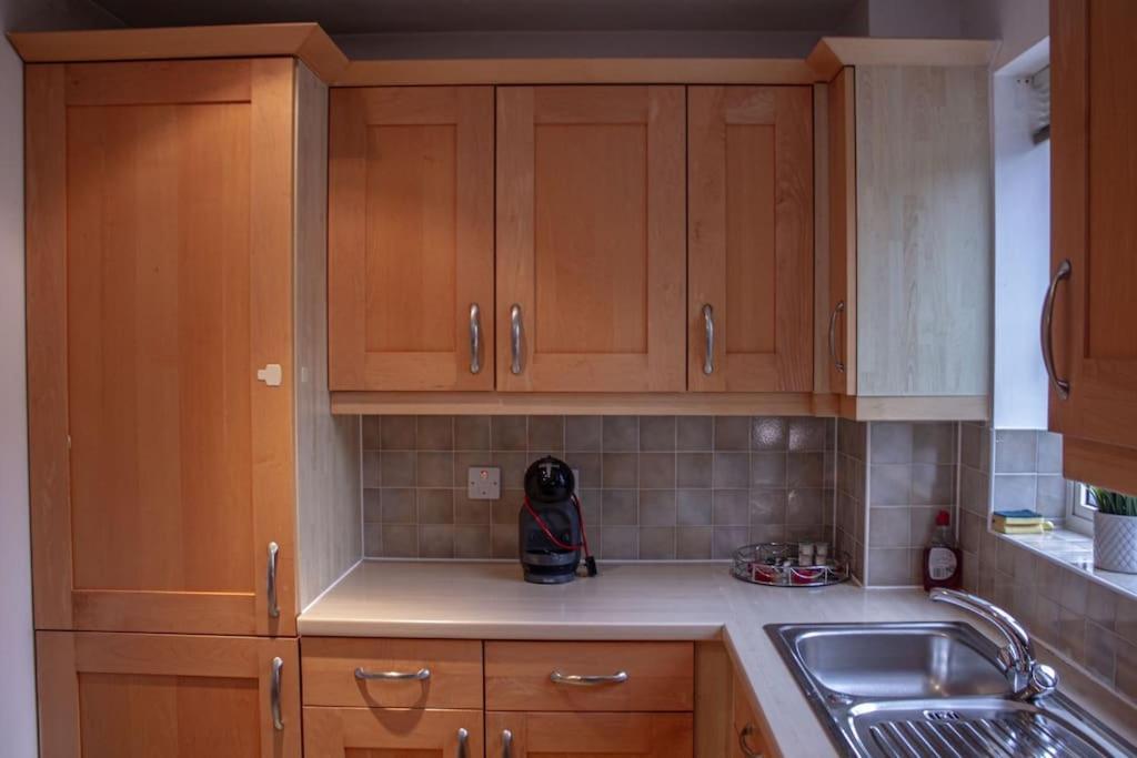 Spacious 2 Bedroom In Central * Oxford