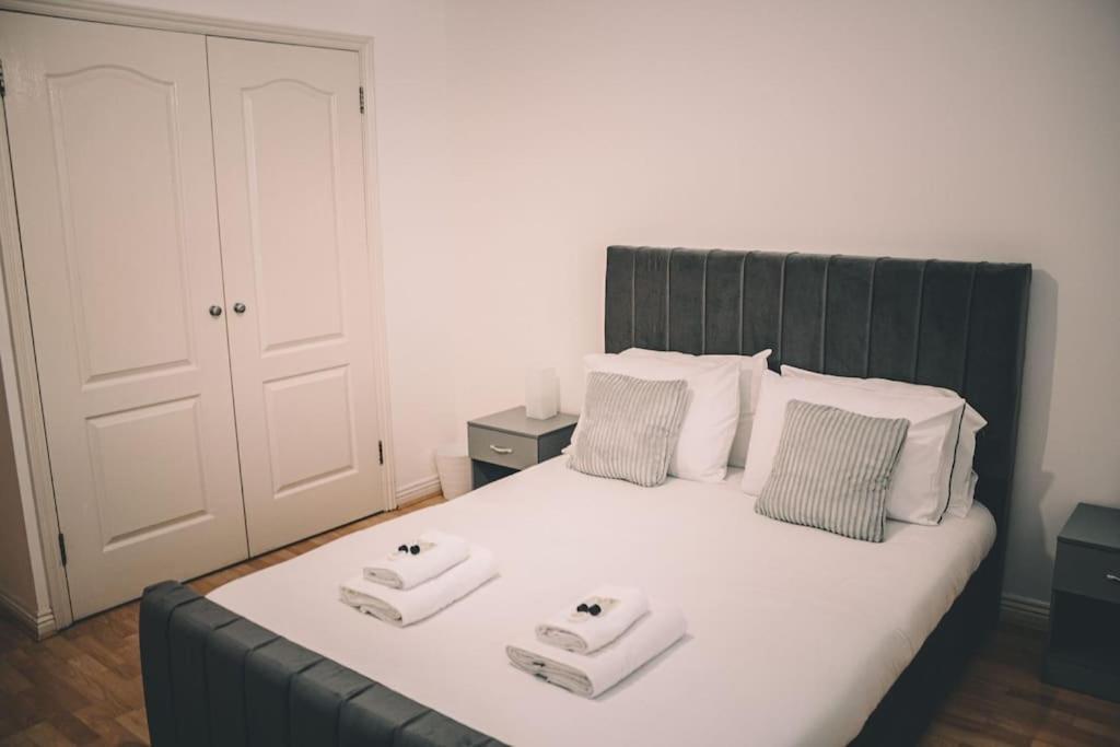 Spacious 2 Bedroom In Central Apartment