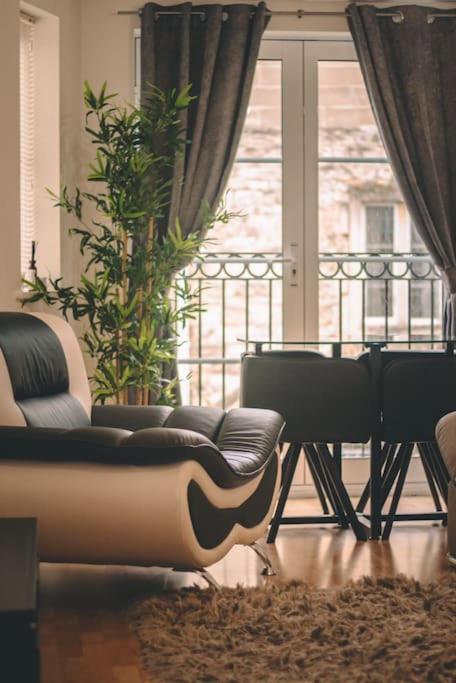 Spacious 2 Bedroom In Central